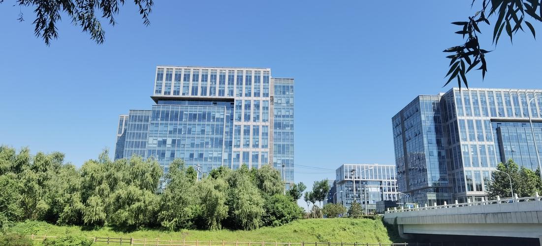 企业总部管理与企业管理 梁硕实业的经营范围所揭示的战略业务结构